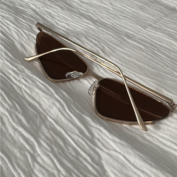 GOLD TRIANGLE NORDSTROM
SUNGLASSES - Picture 4 of 4